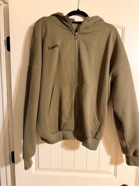 Comfrt Unisex Olive Zip-Up Hoodie. XS (runs big)